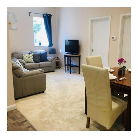 Private 1St Floor Apartment - Perfect For Port Of Dover, Eurotunnel And Short Stays Экстерьер фото